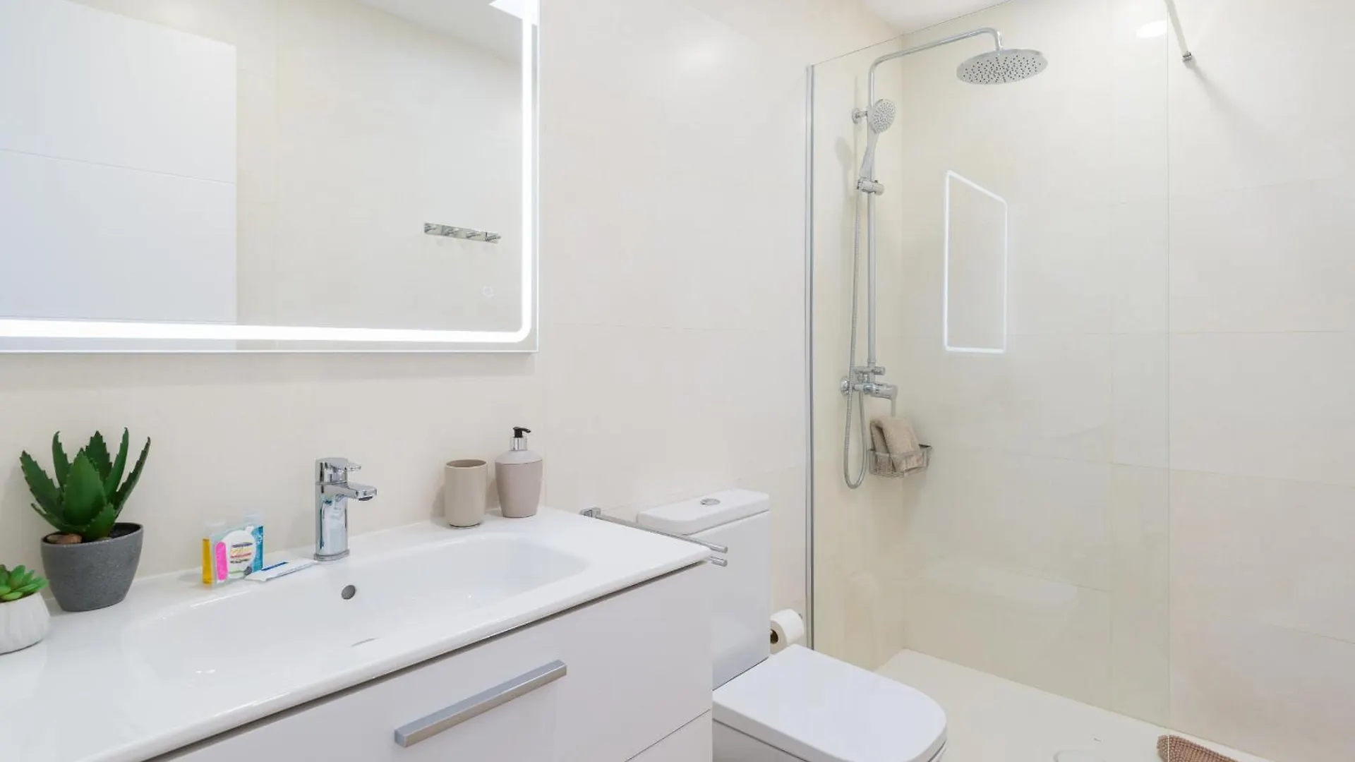 Seaside Home Playa Del Ingles Refurbished In 2024 San Bartolome de Tirajana  Holiday home San Bartolome de Tirajana (Gran Canaria)